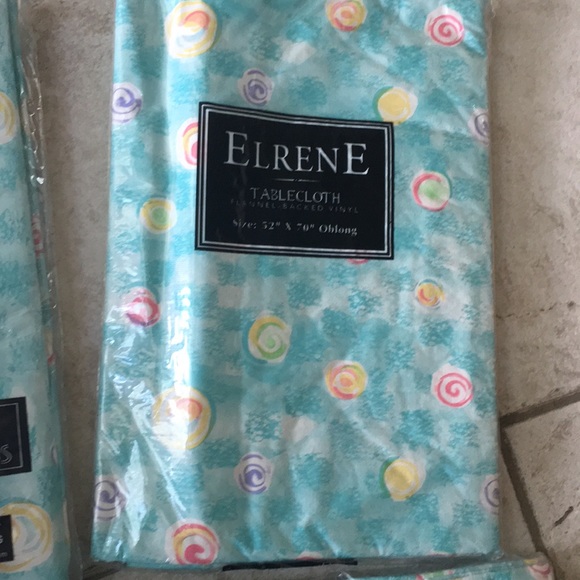 NWT Flannel backed Vinyl Tablecloths - Picture 4 of 7